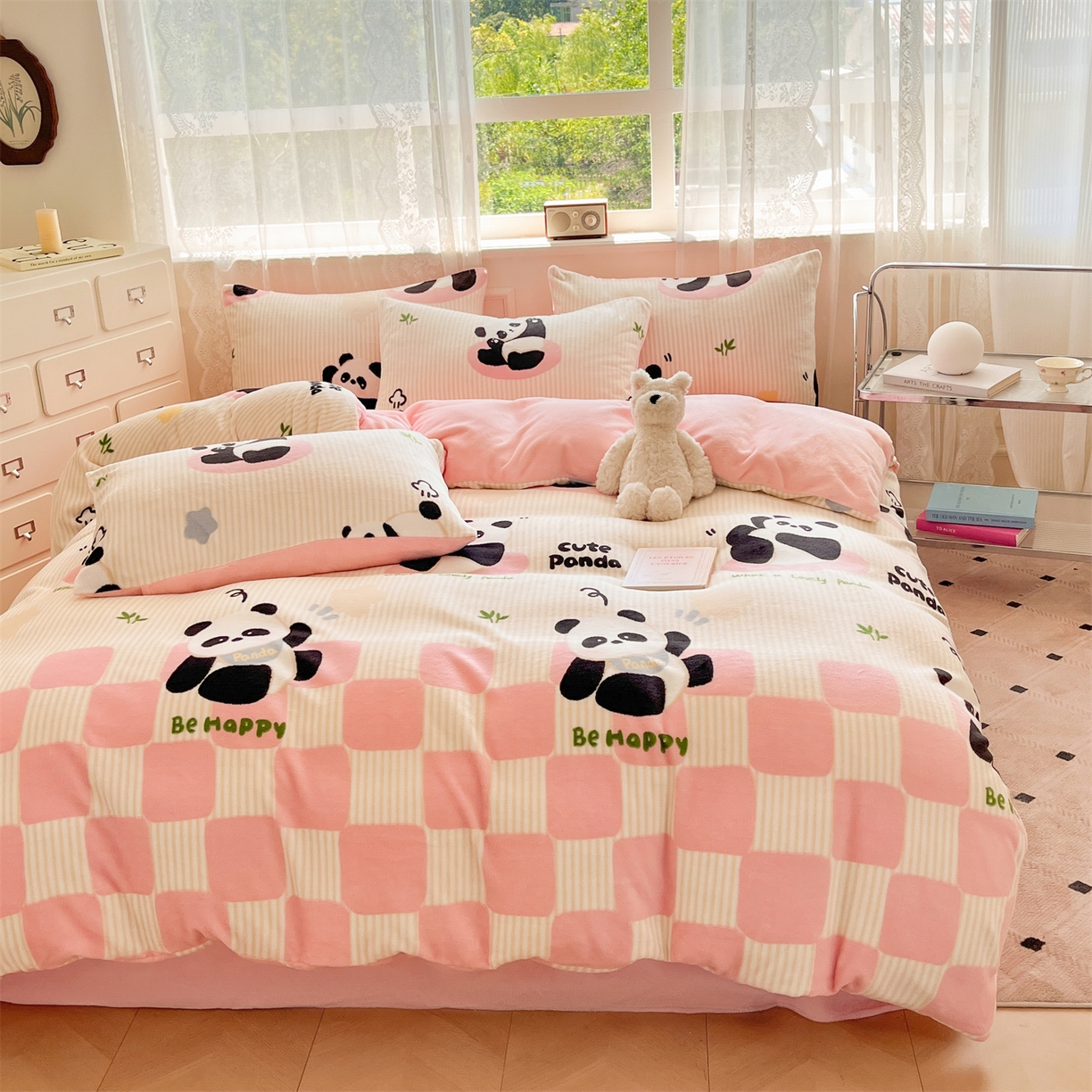 91家纺网 家纺一手货源 找家纺 欧尚家纺 2025新款跑量牛奶绒四件套 小熊猫粉