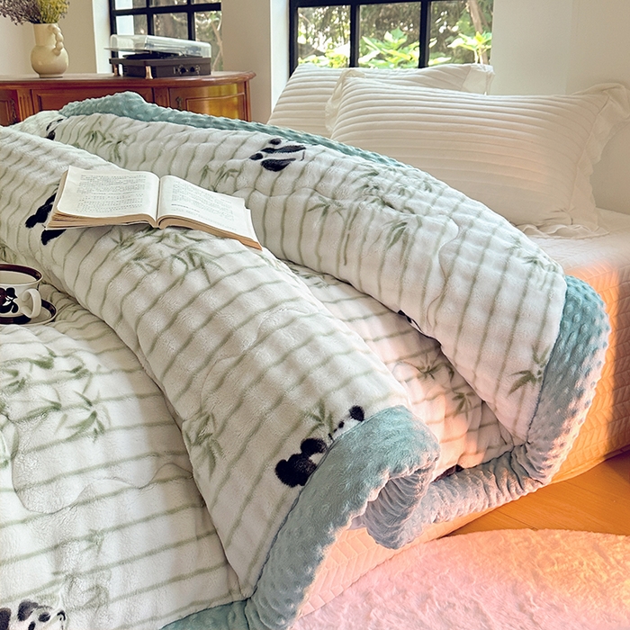 91家纺网 家纺一手货源 找家纺 优迈 2025直播热款A+兔兔绒豆豆被三层夹棉加厚毛毯毯子牛奶绒冬被泡泡兔毛绒保暖被子被芯 熊有成竹