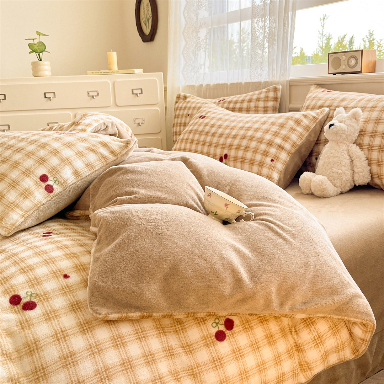 91家纺网 家纺一手货源 找家纺 欧尚家纺 2025新款跑量牛奶绒四件套 樱桃语录