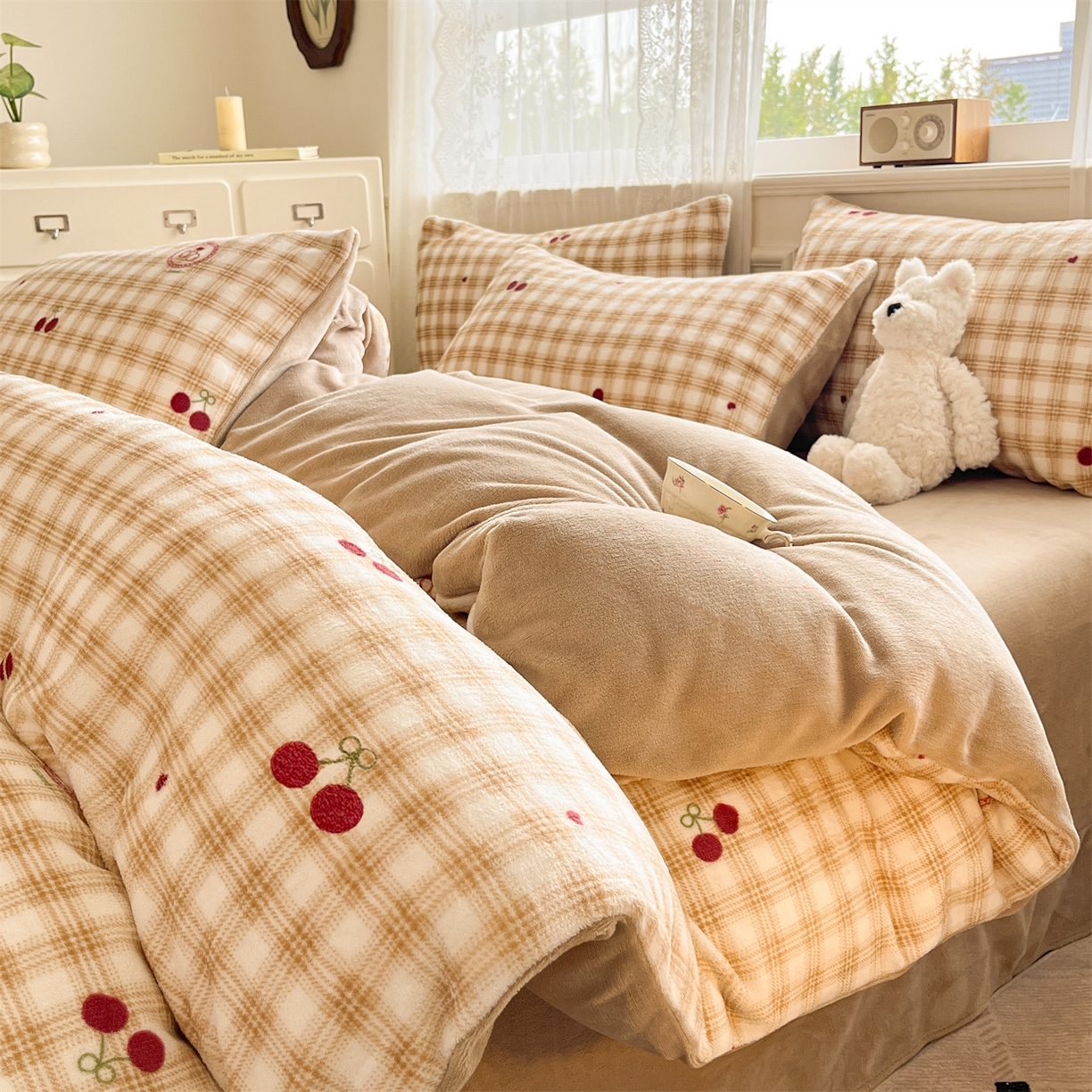 91家纺网 家纺一手货源 找家纺 欧尚家纺 2025新款跑量牛奶绒四件套 樱桃语录