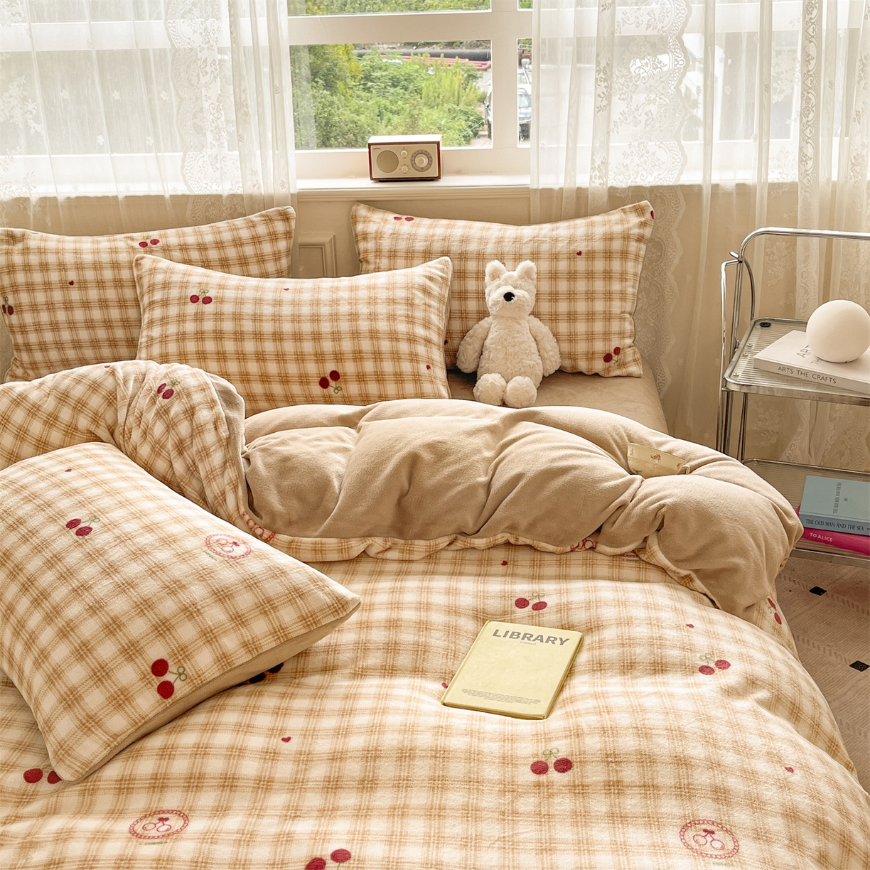 91家纺网 家纺一手货源 找家纺 欧尚家纺 2025新款跑量牛奶绒四件套 樱桃语录