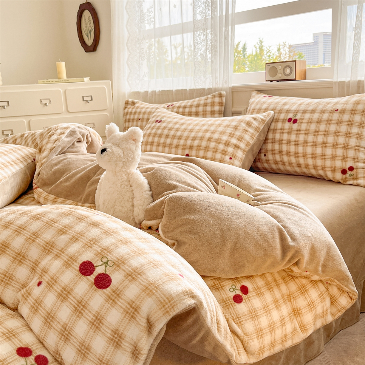 91家纺网 家纺一手货源 找家纺 欧尚家纺 2025新款跑量牛奶绒四件套 樱桃语录