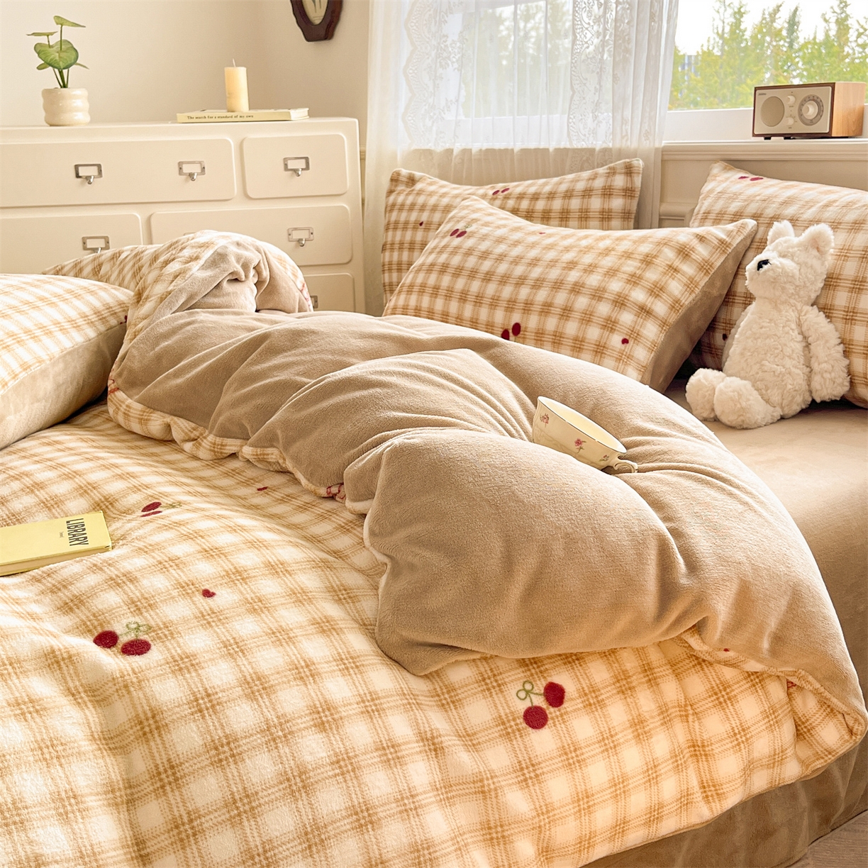 91家纺网 家纺一手货源 找家纺 欧尚家纺 2025新款跑量牛奶绒四件套 樱桃语录