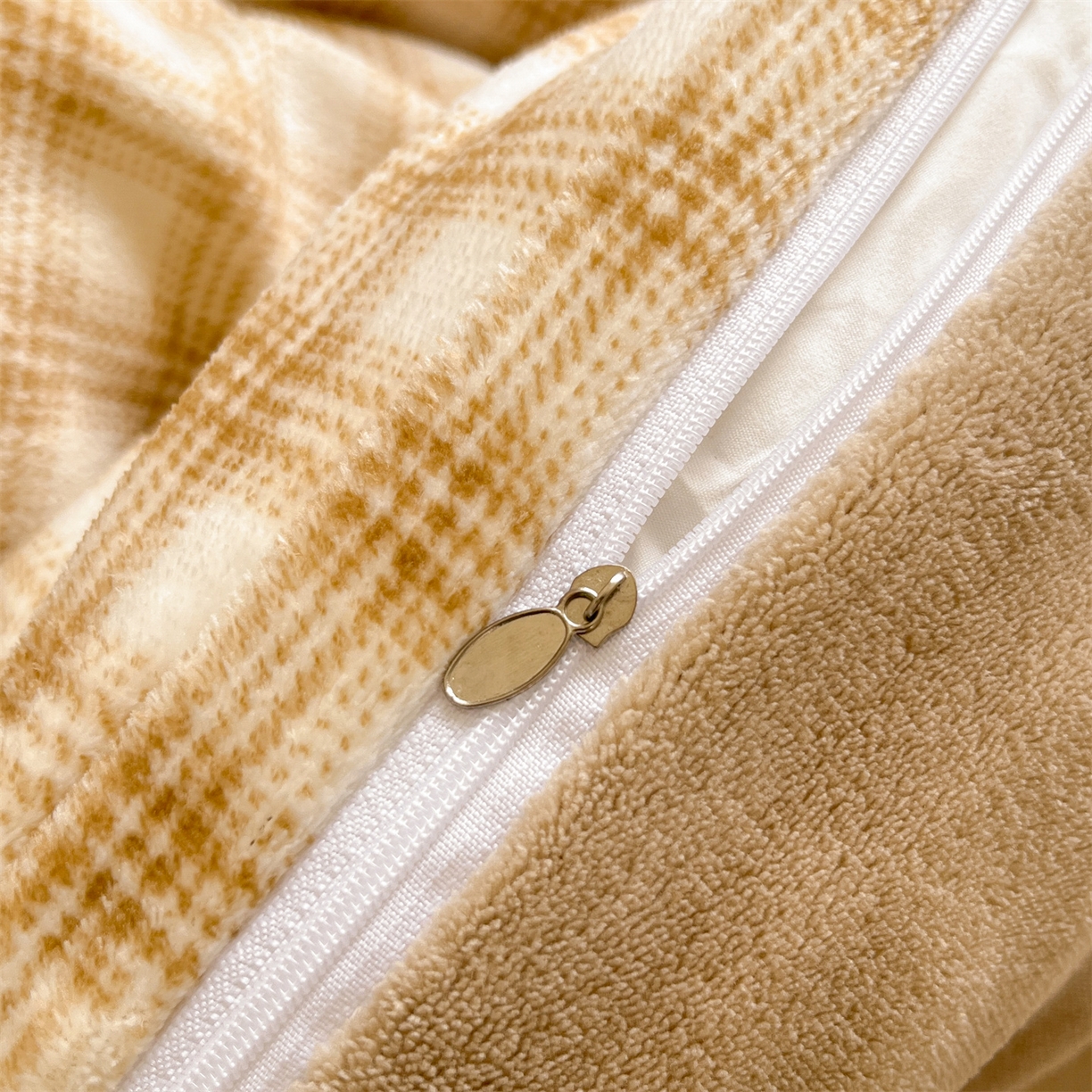 91家纺网 家纺一手货源 找家纺 欧尚家纺 2025新款跑量牛奶绒四件套 樱桃语录