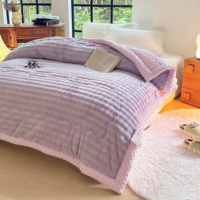 91家纺网 家纺一手货源 找家纺 优迈 2025直播热款A+兔兔绒豆豆被三层夹棉加厚毛毯毯子牛奶绒冬被泡泡兔毛绒保暖被子被芯 紫霞仙子