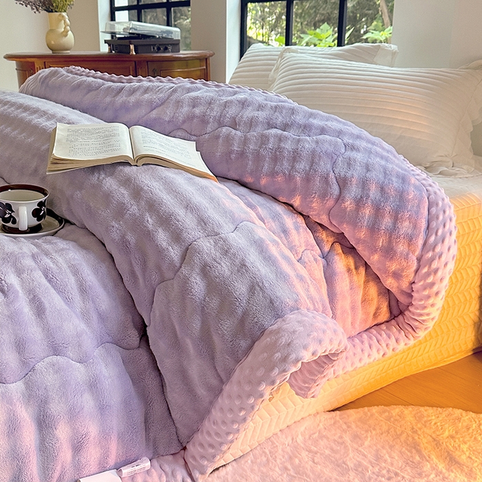 91家纺网 家纺一手货源 找家纺 优迈 2025直播热款A+兔兔绒豆豆被三层夹棉加厚毛毯毯子牛奶绒冬被泡泡兔毛绒保暖被子被芯 紫霞仙子