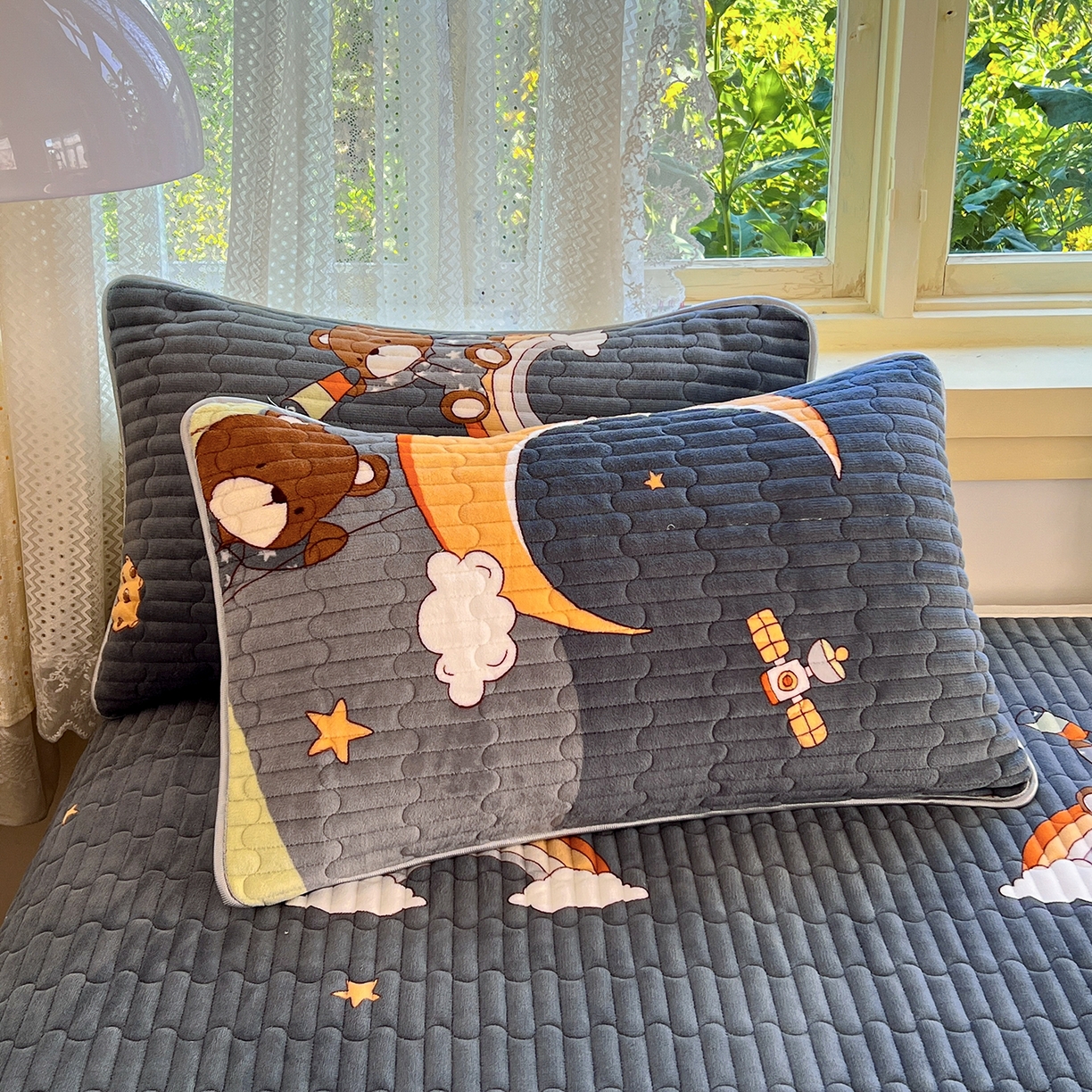 默忆 2025新款牛奶绒夹棉花边韩版印花床盖三件套加厚保暖多功能单床盖 月亮宝贝