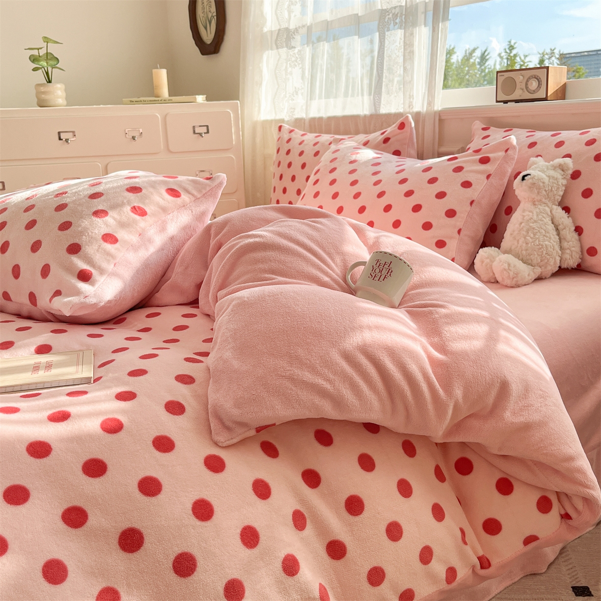 91家纺网 家纺一手货源 找家纺 欧尚家纺 2025新款跑量牛奶绒四件套 粉波点