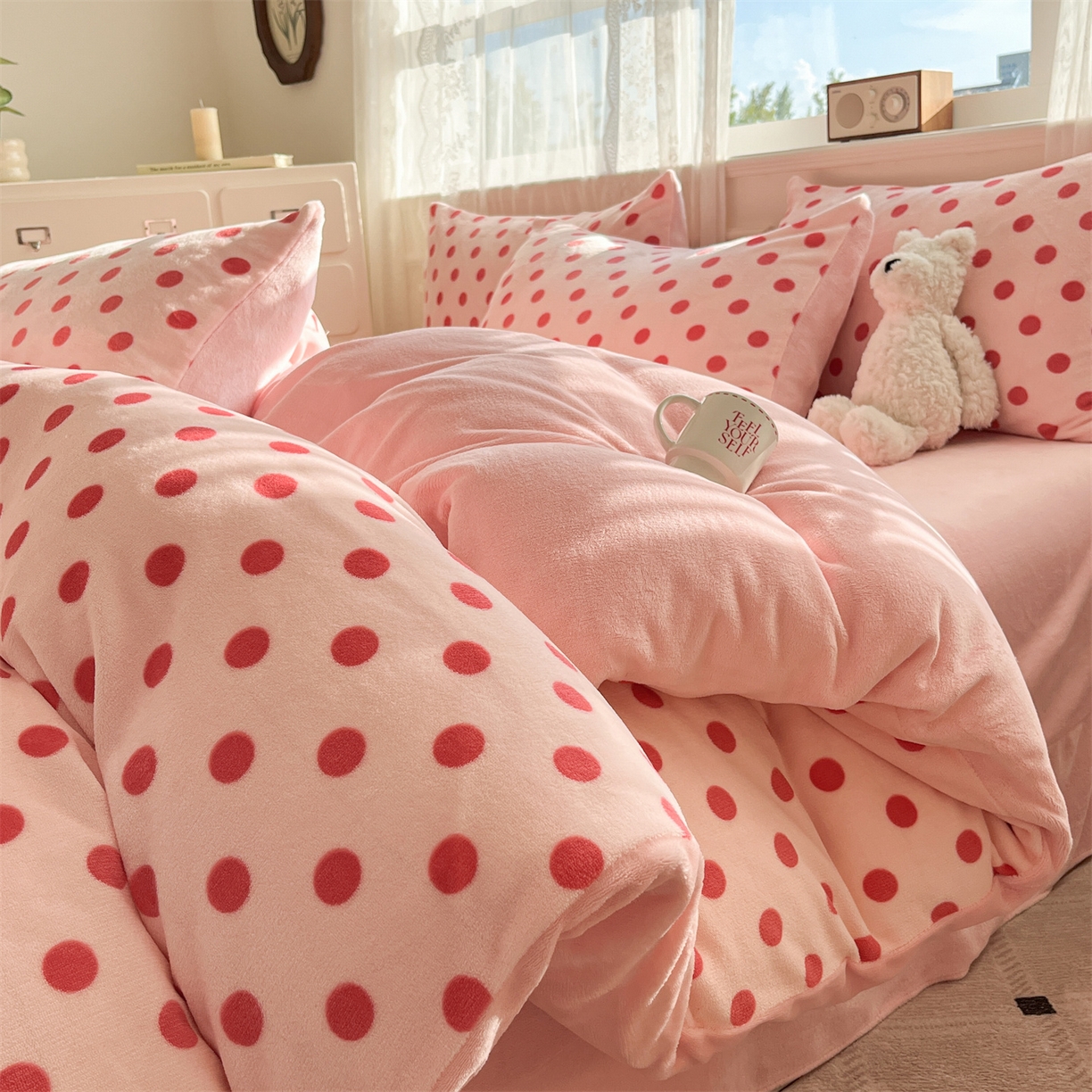 91家纺网 家纺一手货源 找家纺 欧尚家纺 2025新款跑量牛奶绒四件套 粉波点