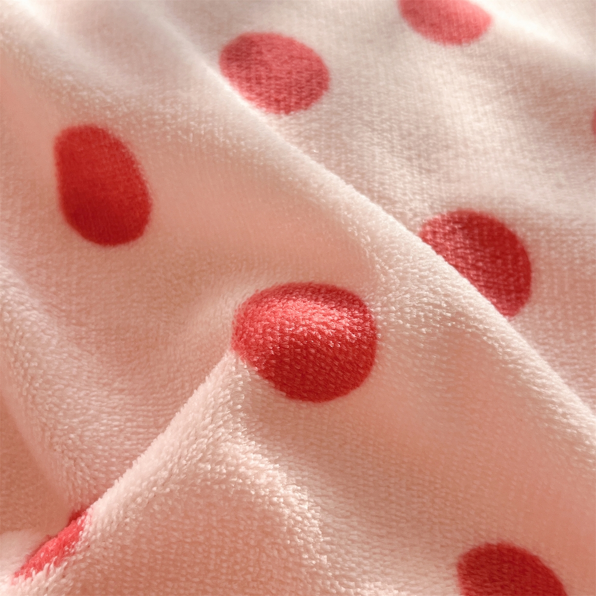 91家纺网 家纺一手货源 找家纺 欧尚家纺 2025新款跑量牛奶绒四件套 粉波点