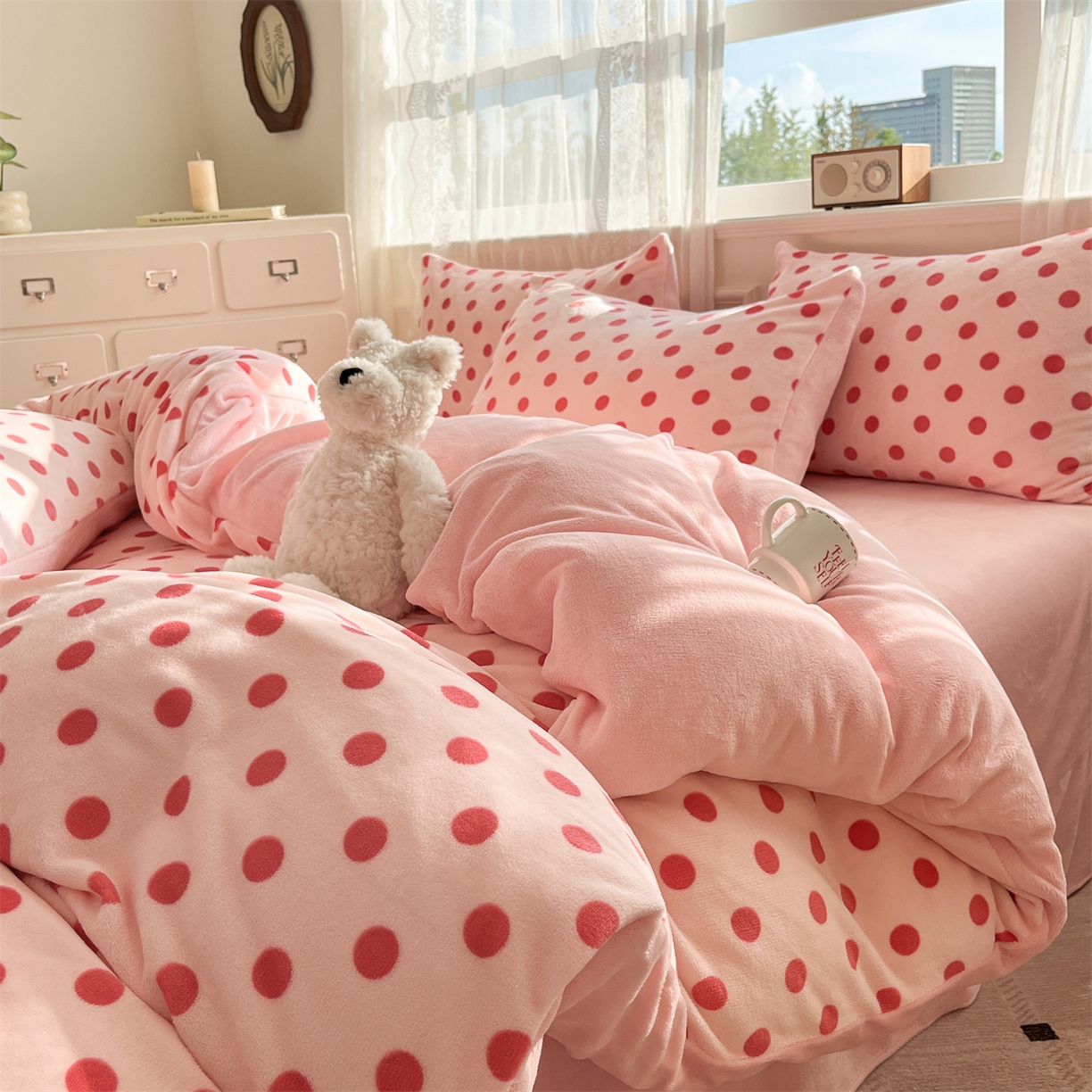 91家纺网 家纺一手货源 找家纺 欧尚家纺 2025新款跑量牛奶绒四件套 粉波点