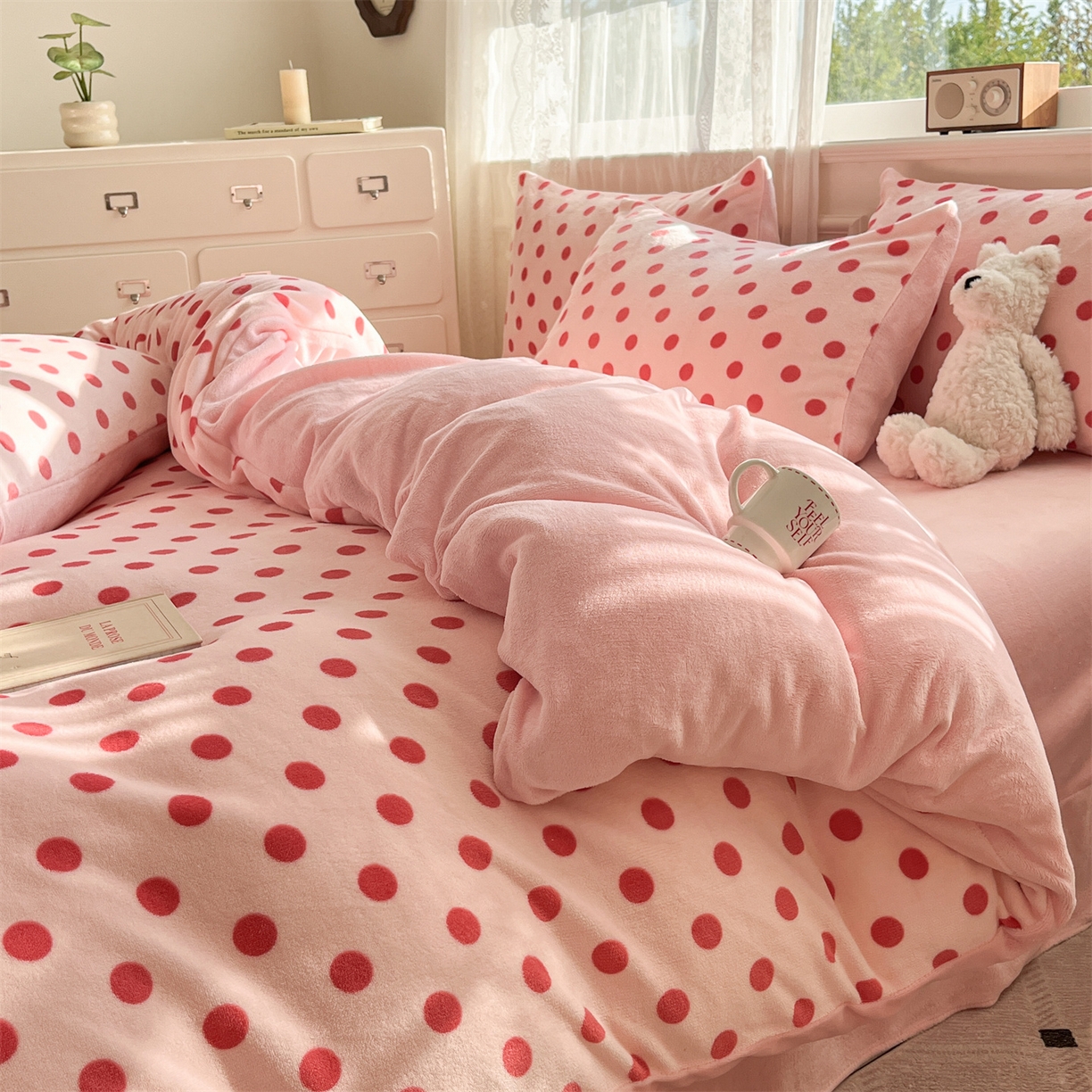 91家纺网 家纺一手货源 找家纺 欧尚家纺 2025新款跑量牛奶绒四件套 粉波点