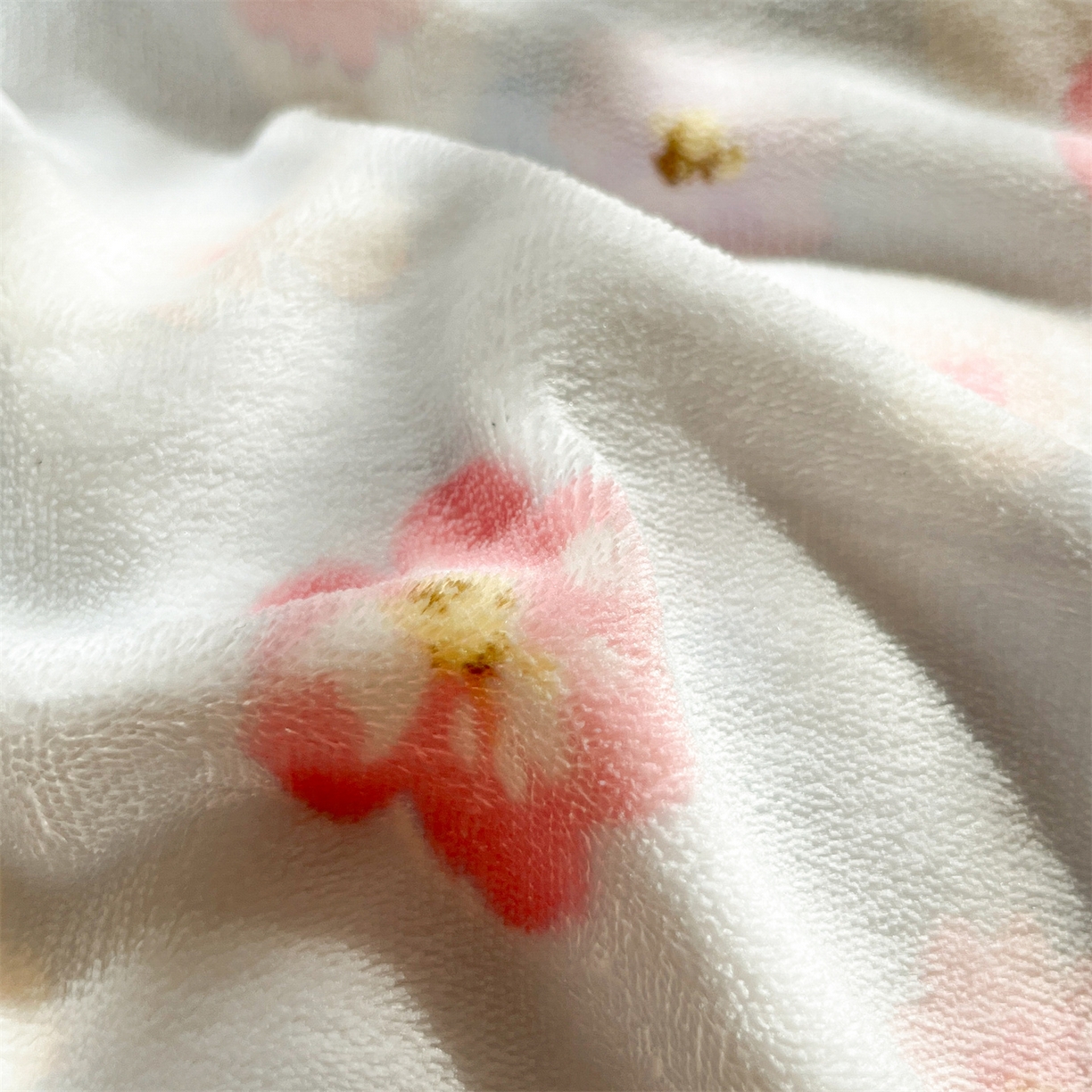 91家纺网 家纺一手货源 找家纺 欧尚家纺 2025新款跑量牛奶绒四件套 花海