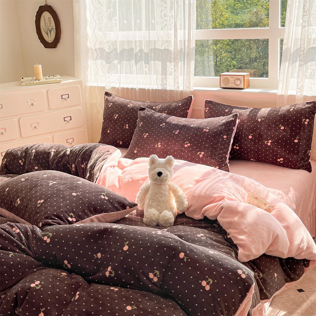 91家纺网 家纺一手货源 找家纺 欧尚家纺 2025新款跑量牛奶绒四件套 灰樱桃