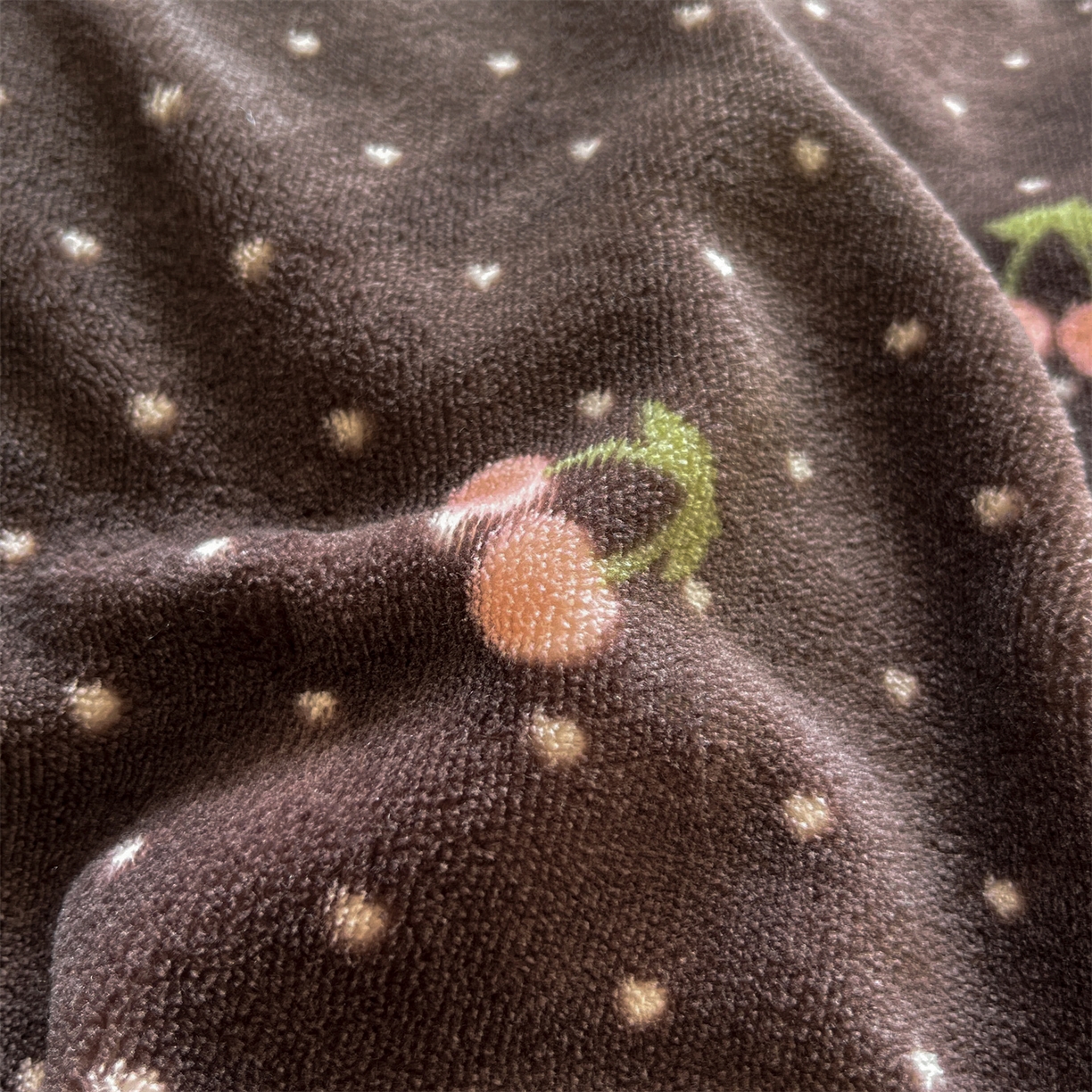 91家纺网 家纺一手货源 找家纺 欧尚家纺 2025新款跑量牛奶绒四件套 灰樱桃