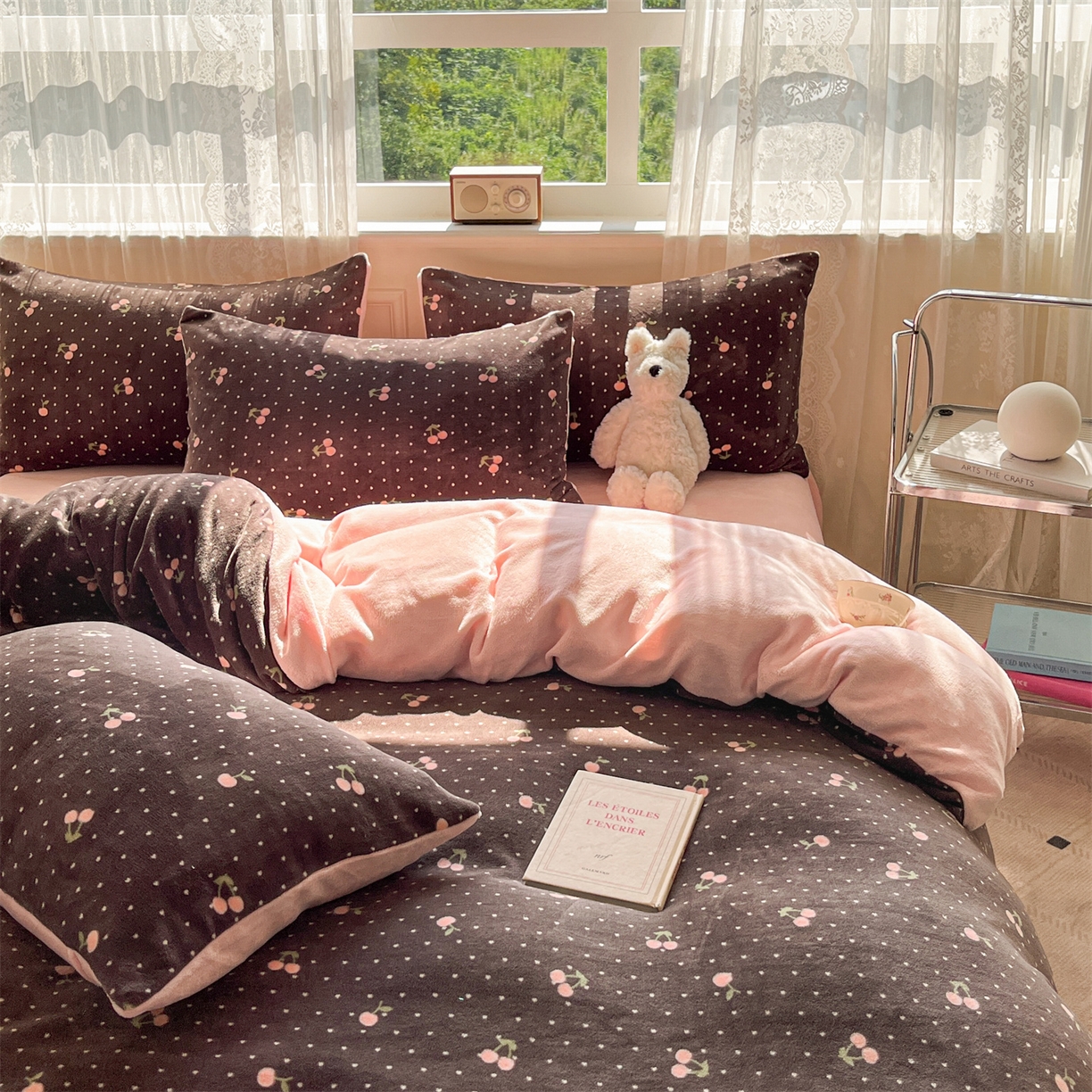 91家纺网 家纺一手货源 找家纺 欧尚家纺 2025新款跑量牛奶绒四件套 灰樱桃