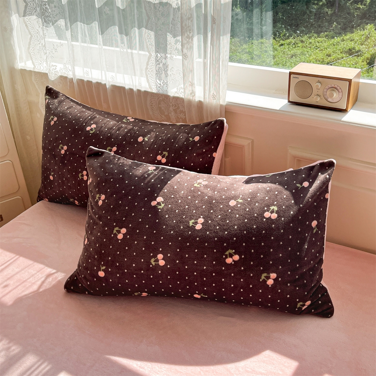 91家纺网 家纺一手货源 找家纺 欧尚家纺 2025新款跑量牛奶绒四件套 灰樱桃