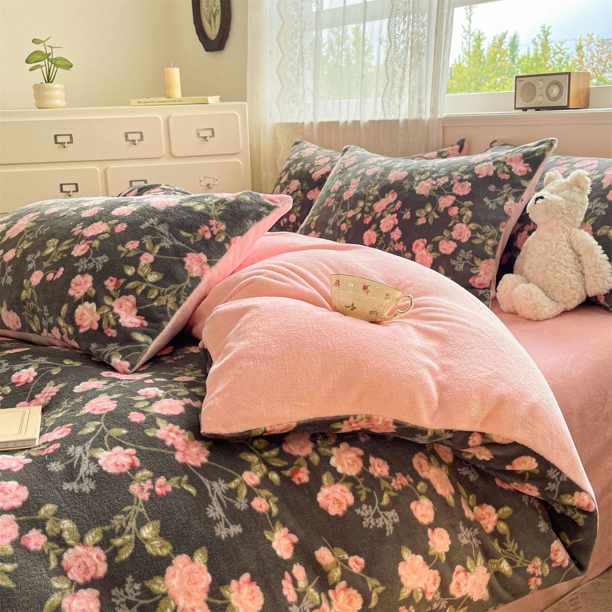 91家纺网 家纺一手货源 找家纺 欧尚家纺 2025新款跑量牛奶绒四件套 秘密花园