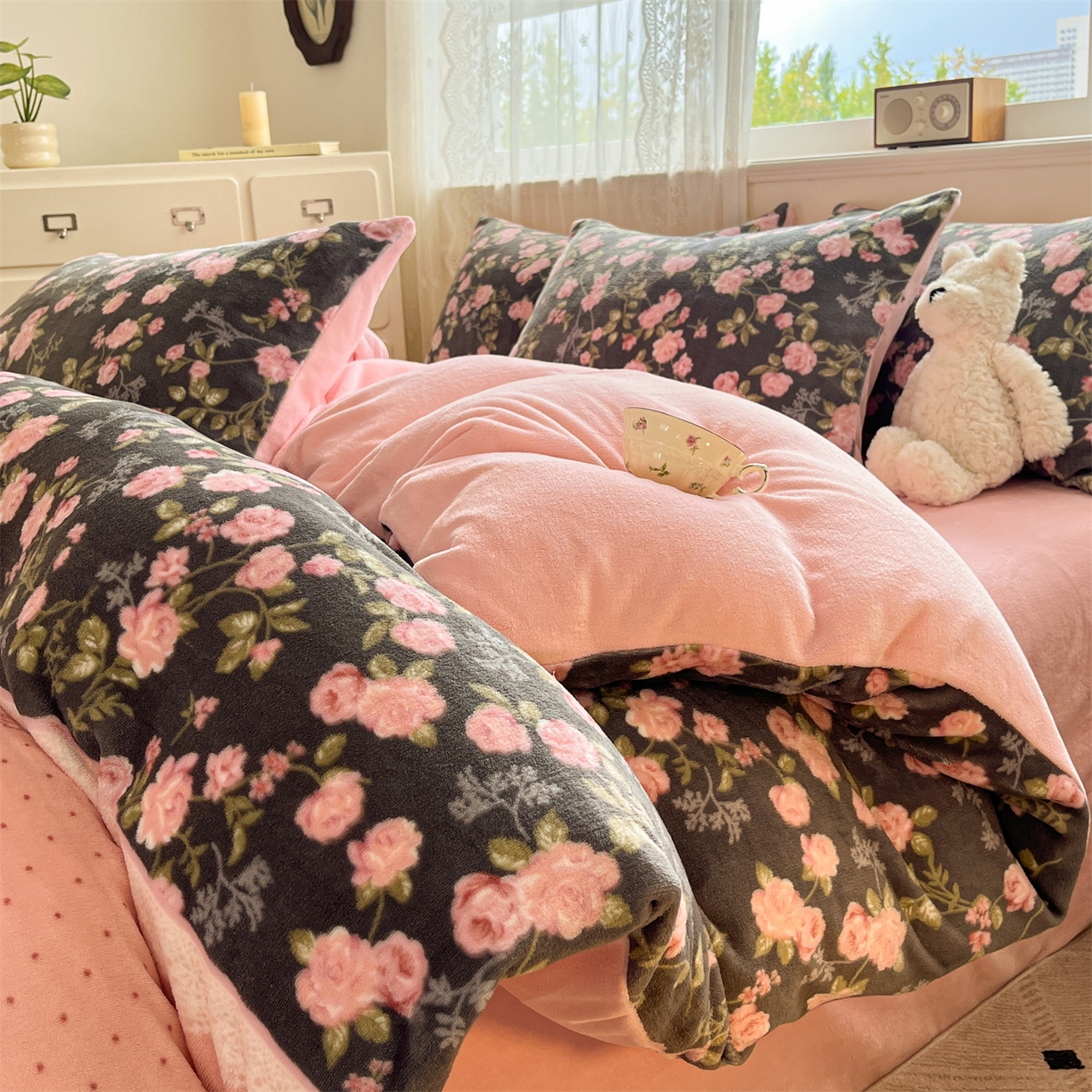 91家纺网 家纺一手货源 找家纺 欧尚家纺 2025新款跑量牛奶绒四件套 秘密花园