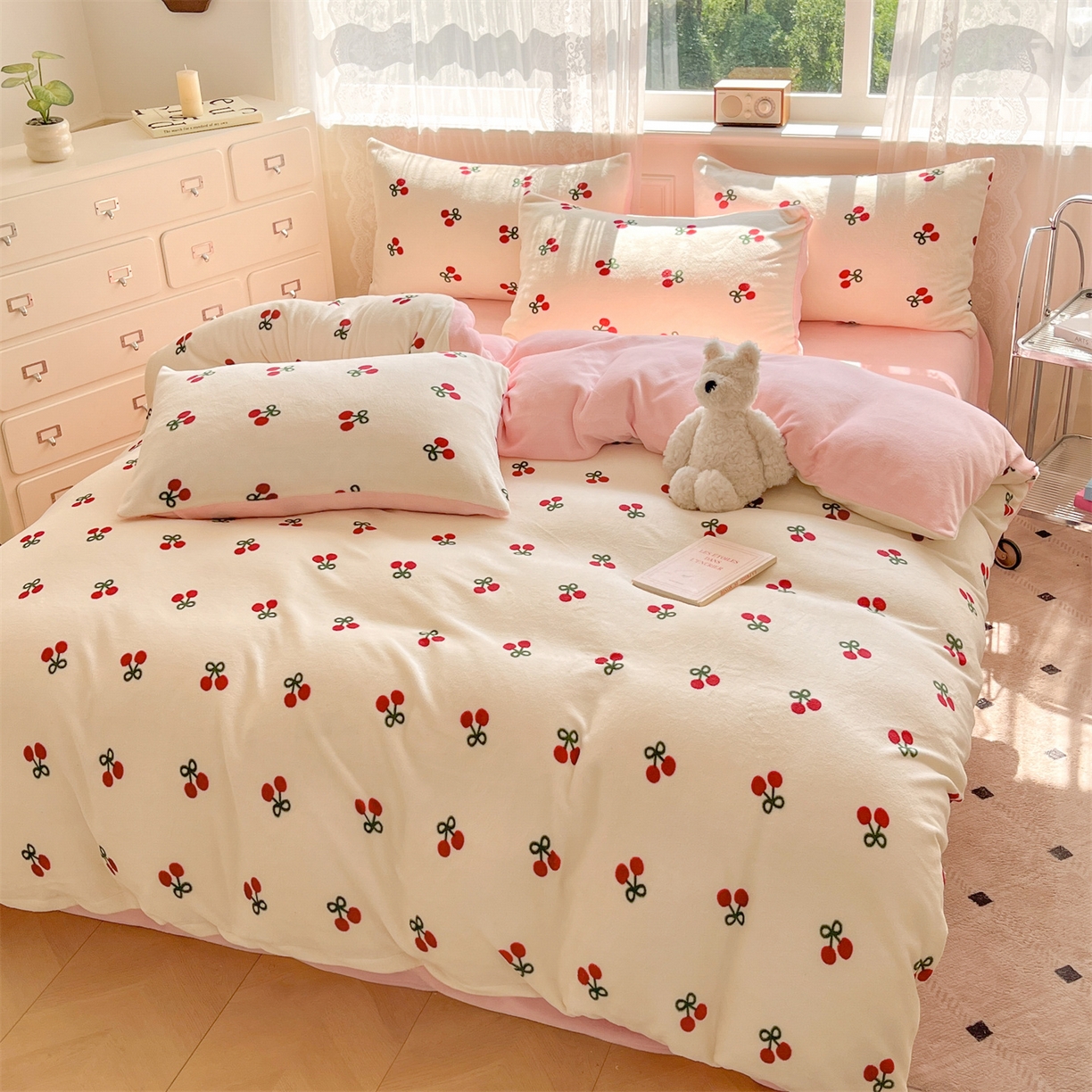 91家纺网 家纺一手货源 找家纺 欧尚家纺 2025新款跑量牛奶绒四件套 樱桃粉