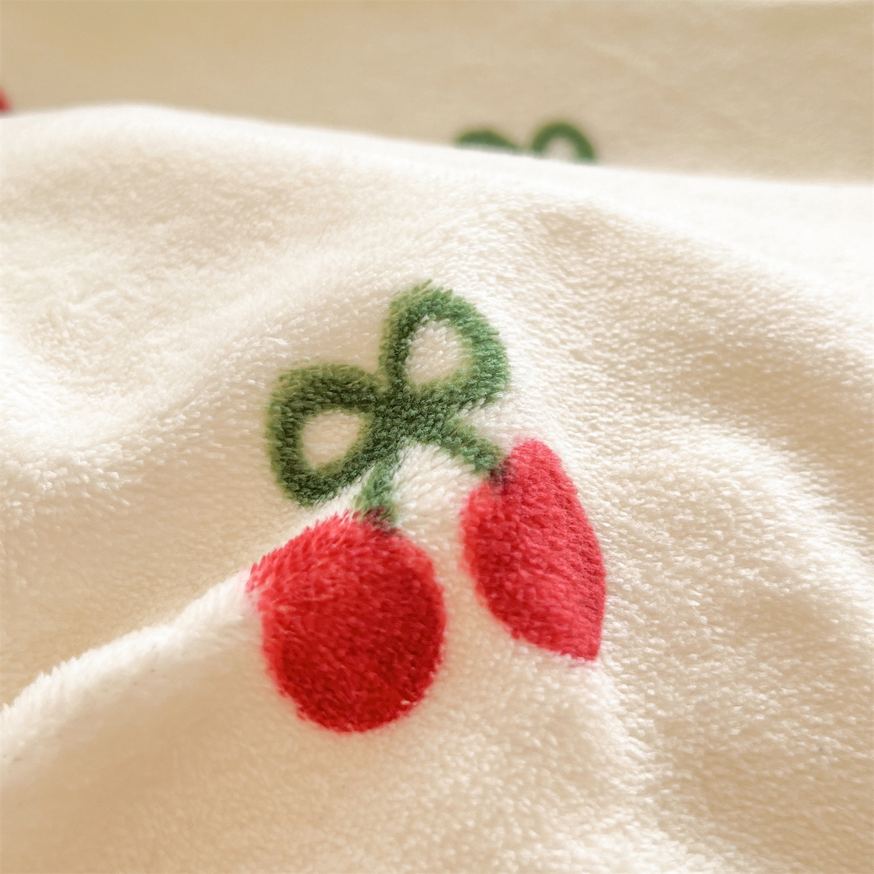 91家纺网 家纺一手货源 找家纺 欧尚家纺 2025新款跑量牛奶绒四件套 樱桃粉