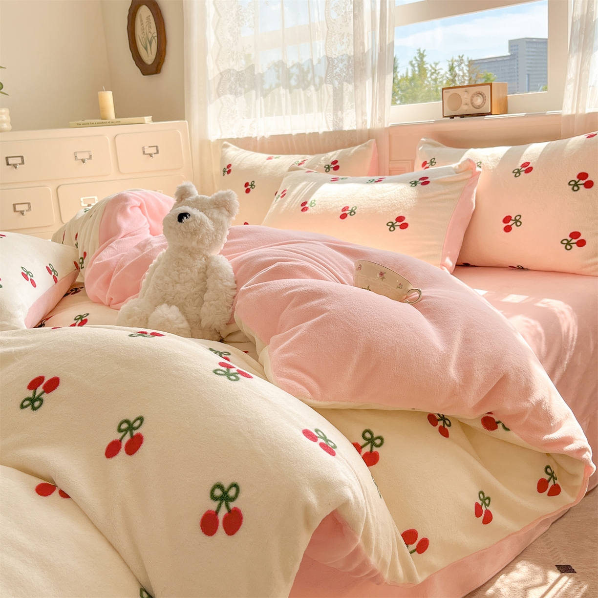 91家纺网 家纺一手货源 找家纺 欧尚家纺 2025新款跑量牛奶绒四件套 樱桃粉