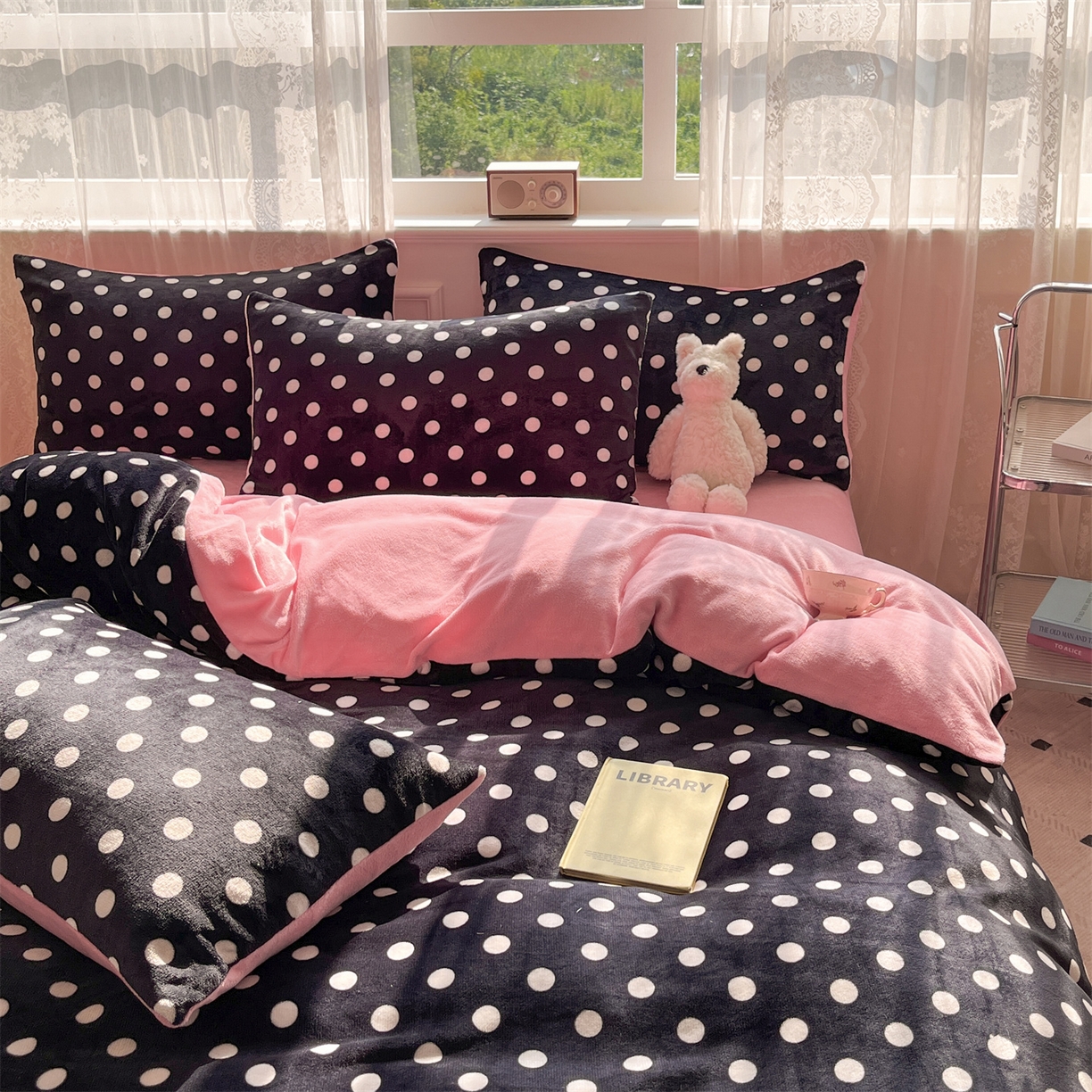 91家纺网 家纺一手货源 找家纺 欧尚家纺 2025新款跑量牛奶绒四件套 黑波点