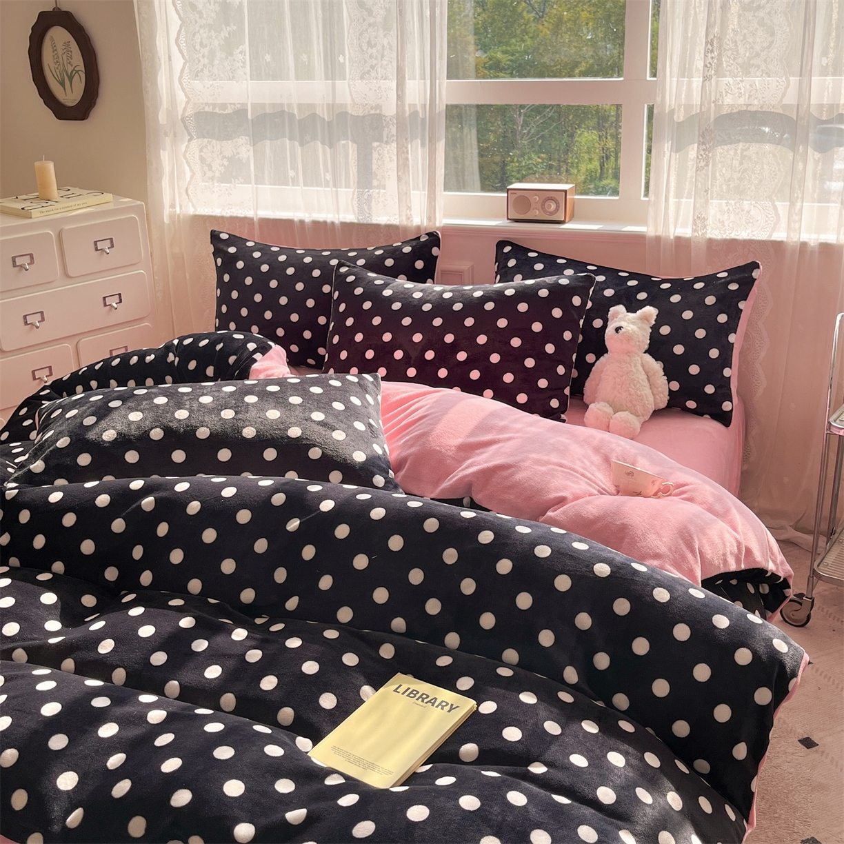 91家纺网 家纺一手货源 找家纺 欧尚家纺 2025新款跑量牛奶绒四件套 黑波点