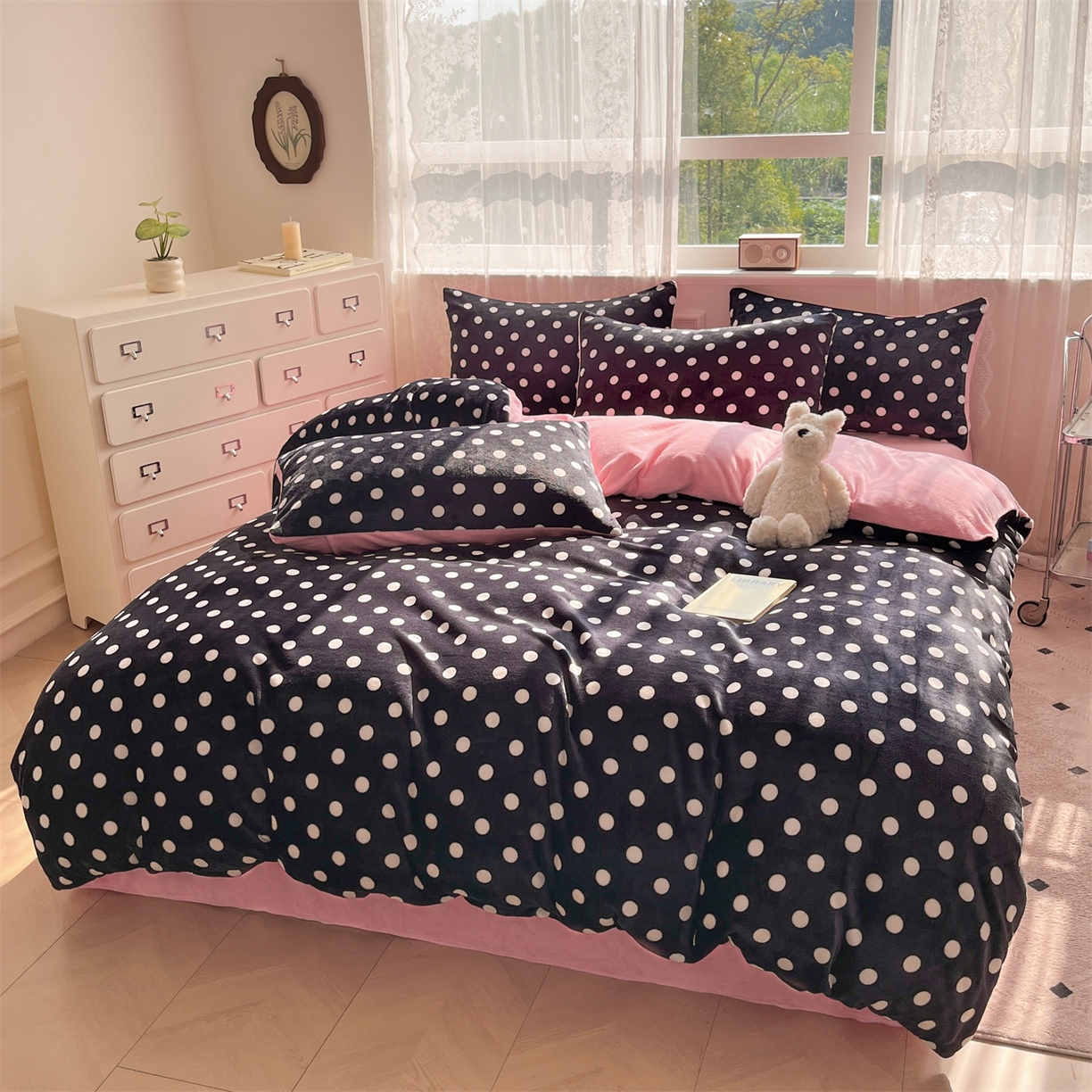 91家纺网 家纺一手货源 找家纺 欧尚家纺 2025新款跑量牛奶绒四件套 黑波点