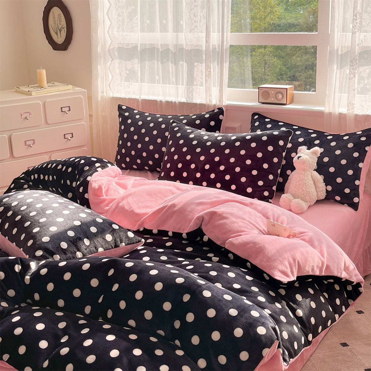 91家纺网 家纺一手货源 找家纺 欧尚家纺 2025新款跑量牛奶绒四件套 黑波点