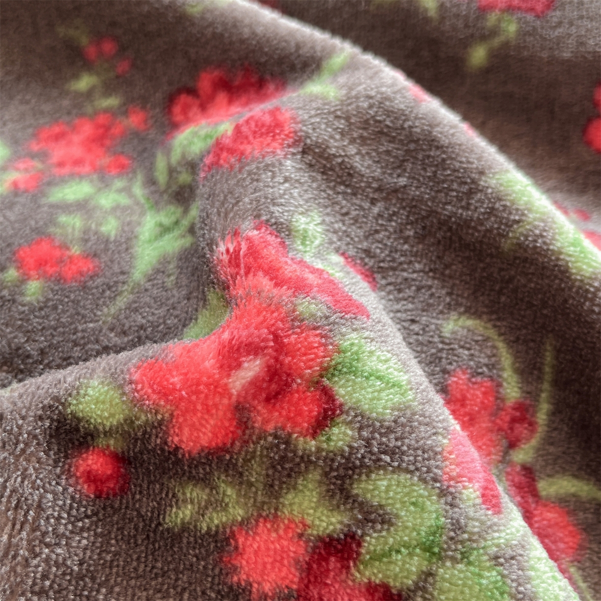 91家纺网 家纺一手货源 找家纺 欧尚家纺 2025新款跑量牛奶绒四件套 玫瑰故事