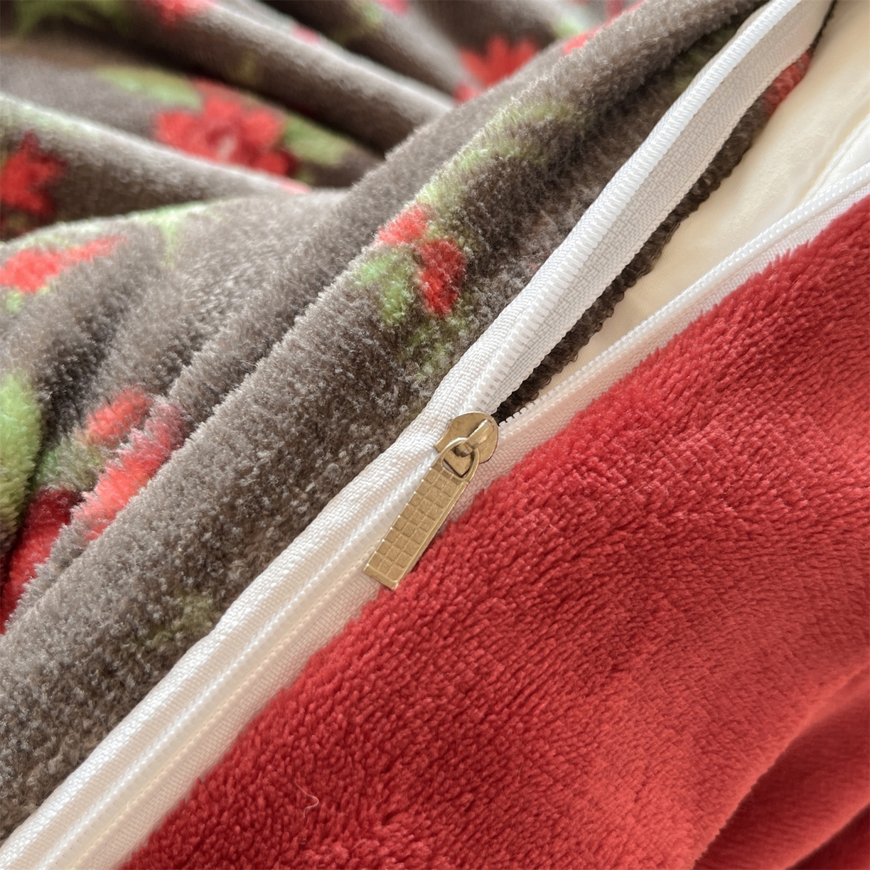 91家纺网 家纺一手货源 找家纺 欧尚家纺 2025新款跑量牛奶绒四件套 玫瑰故事