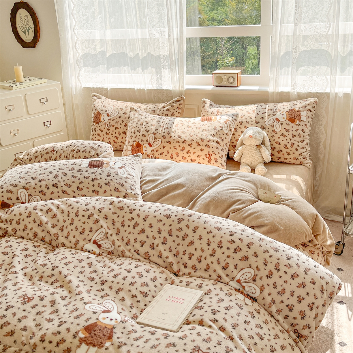 91家纺网 家纺一手货源 找家纺 欧尚家纺 2025新款跑量牛奶绒四件套 田园兔