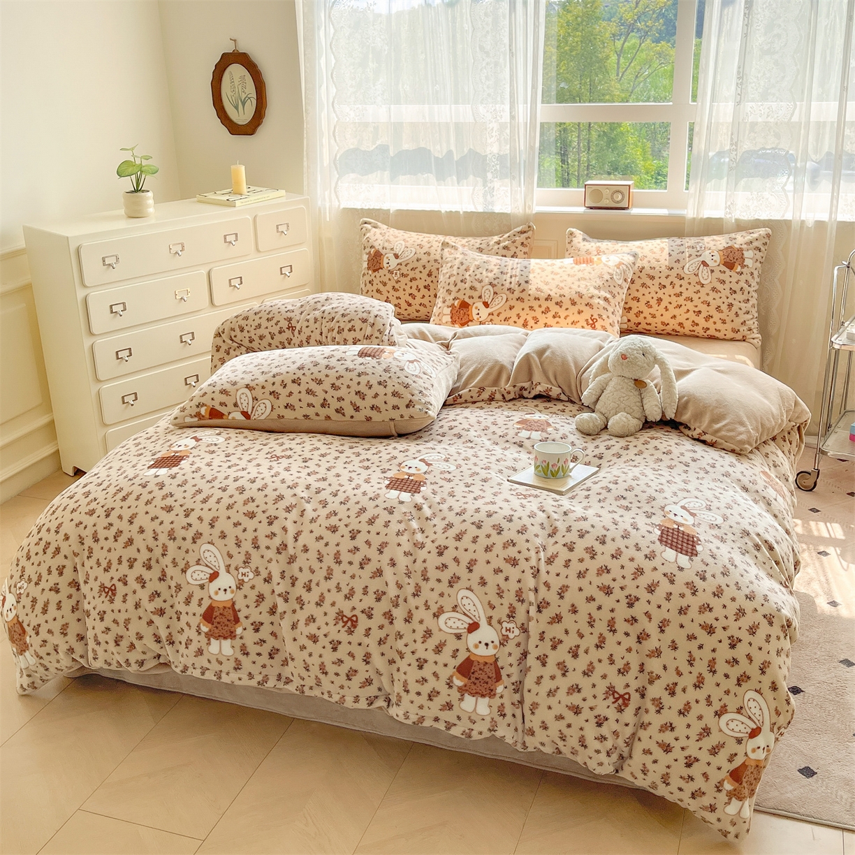 91家纺网 家纺一手货源 找家纺 欧尚家纺 2025新款跑量牛奶绒四件套 田园兔