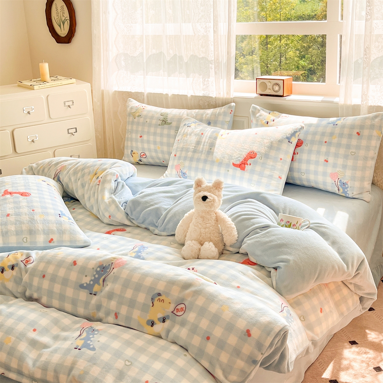 91家纺网 家纺一手货源 找家纺 欧尚家纺 2025新款跑量牛奶绒四件套 小恐龙