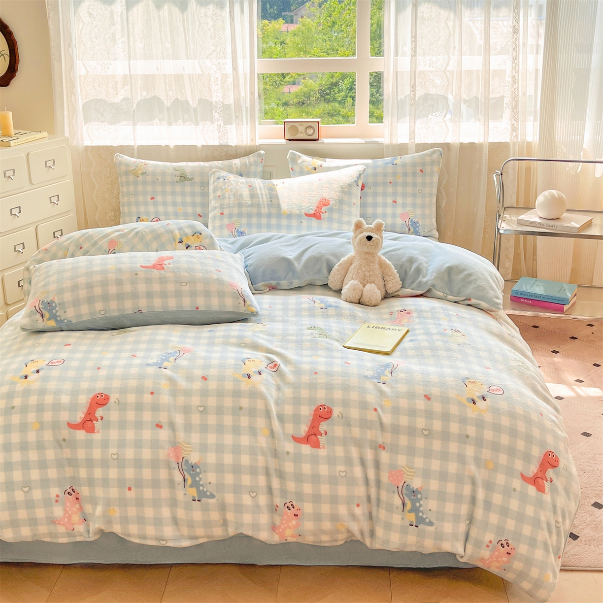 91家纺网 家纺一手货源 找家纺 欧尚家纺 2025新款跑量牛奶绒四件套 小恐龙