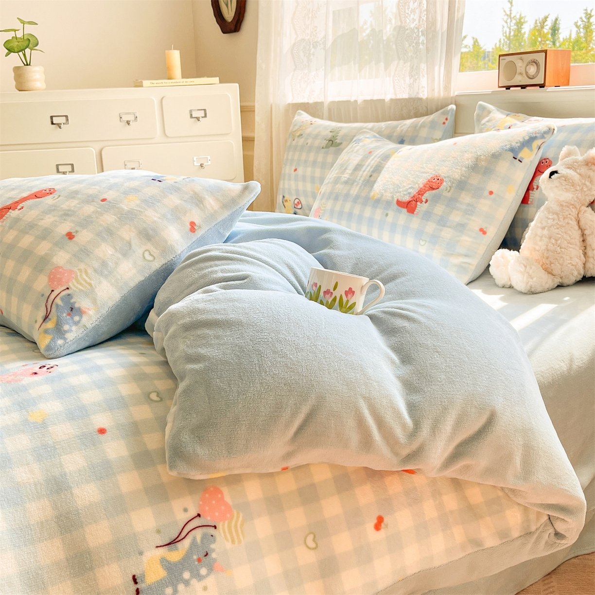 91家纺网 家纺一手货源 找家纺 欧尚家纺 2025新款跑量牛奶绒四件套 小恐龙