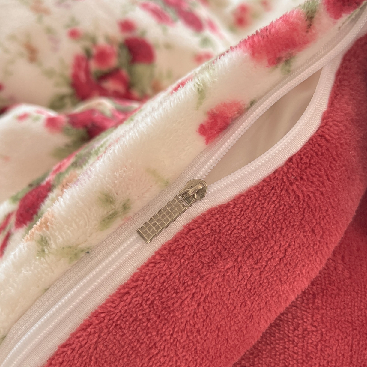 91家纺网 家纺一手货源 找家纺 欧尚家纺 2025新款跑量牛奶绒四件套 梨花落红