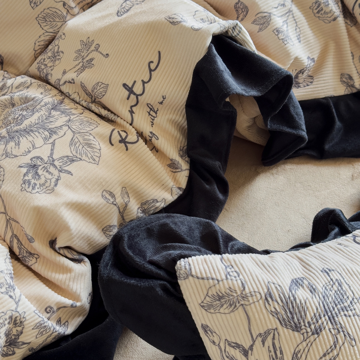 91家纺网 家纺一手货源 找家纺 （总）启发 2025新款法式赫本风灯芯绒印花四件套