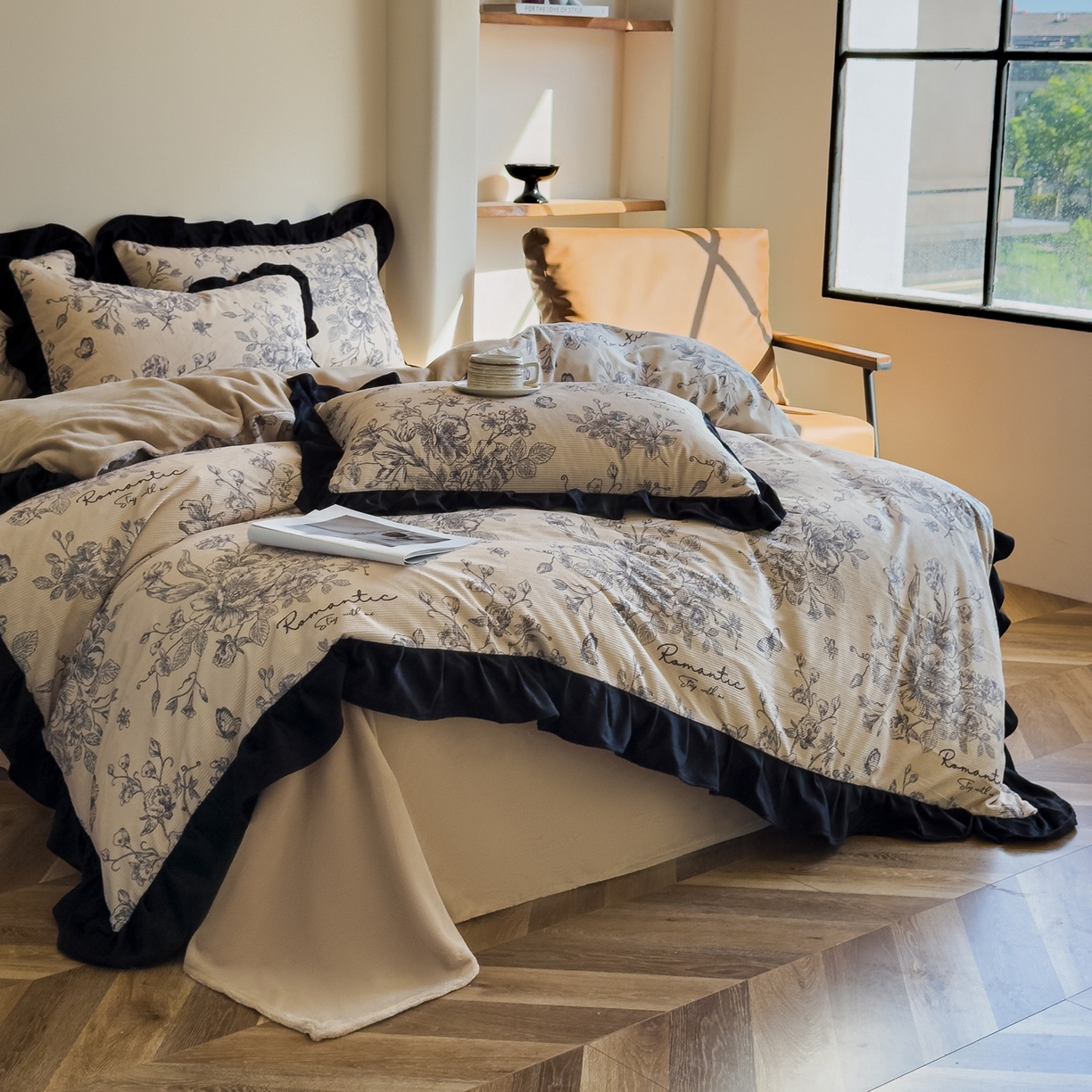 91家纺网 家纺一手货源 找家纺 启发 2025新款法式赫本风灯芯绒印花四件套 法式庄园