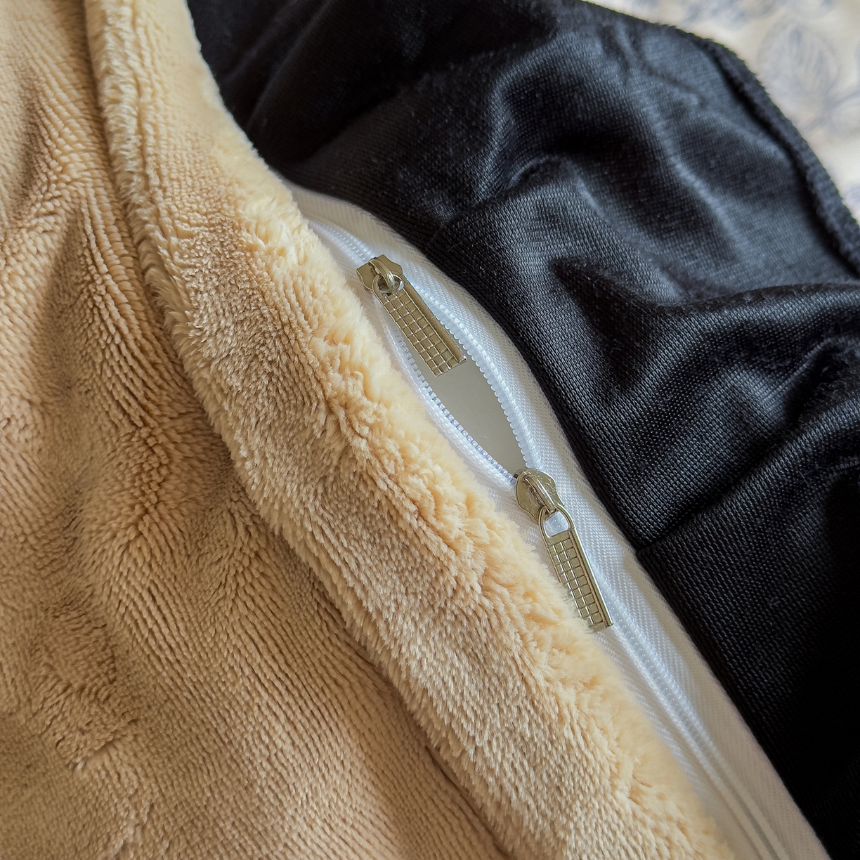 91家纺网 家纺一手货源 找家纺 启发 2025新款法式赫本风灯芯绒印花四件套 法式庄园