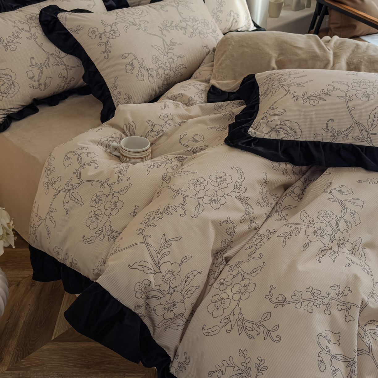 91家纺网 家纺一手货源 找家纺 启发 2025新款法式赫本风灯芯绒印花四件套 繁花