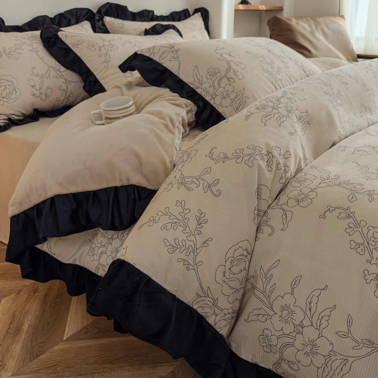 91家纺网 家纺一手货源 找家纺 启发 2025新款法式赫本风灯芯绒印花四件套 繁花