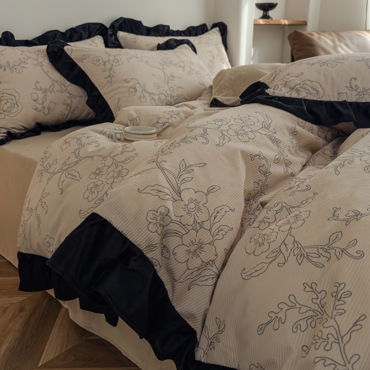 91家纺网 家纺一手货源 找家纺 启发 2025新款法式赫本风灯芯绒印花四件套 繁花