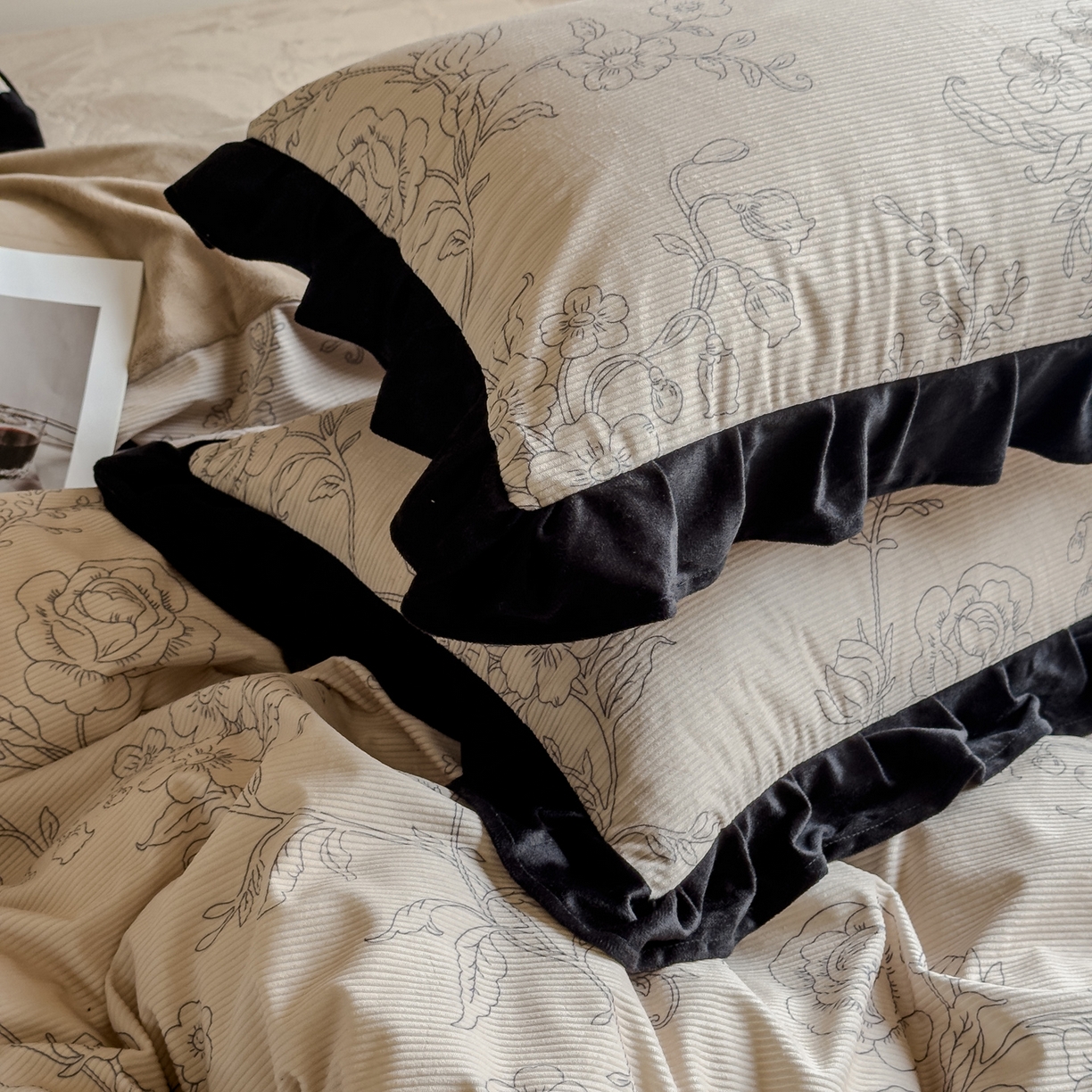 91家纺网 家纺一手货源 找家纺 启发 2025新款法式赫本风灯芯绒印花四件套 繁花