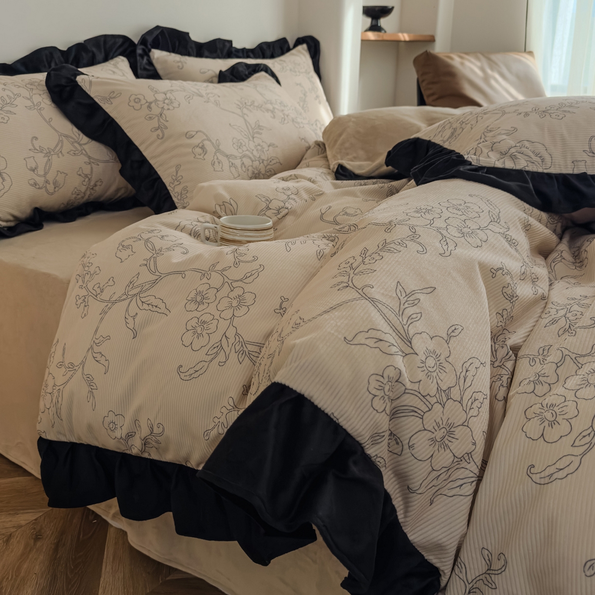 91家纺网 家纺一手货源 找家纺 启发 2025新款法式赫本风灯芯绒印花四件套 繁花