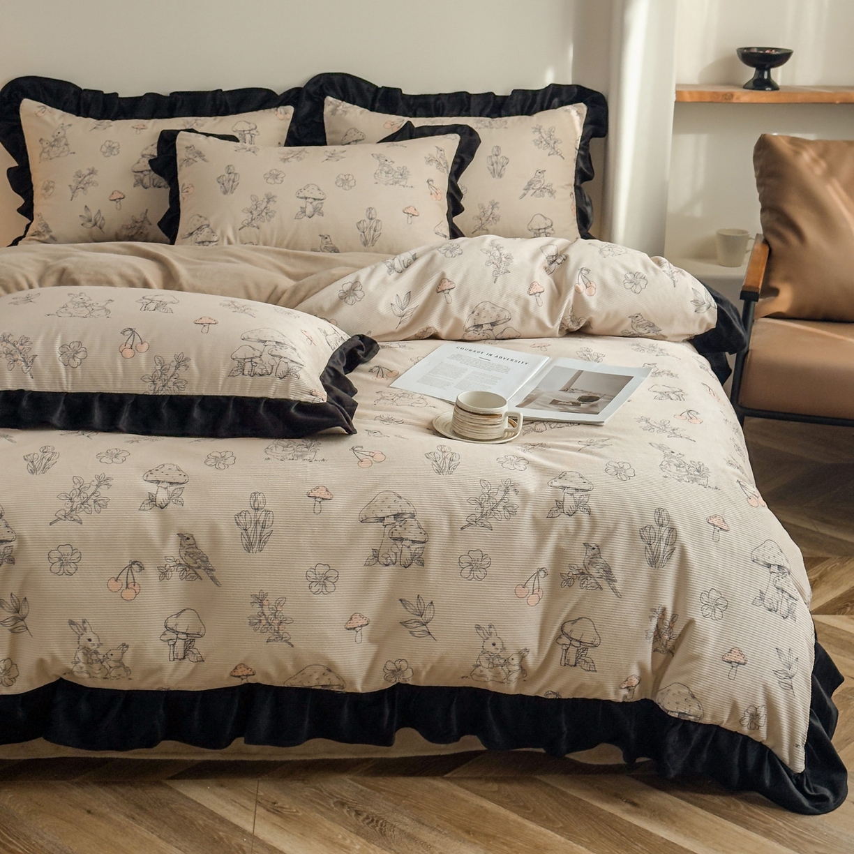 91家纺网 家纺一手货源 找家纺 启发 2025新款法式赫本风灯芯绒印花四件套 蘑菇小兔