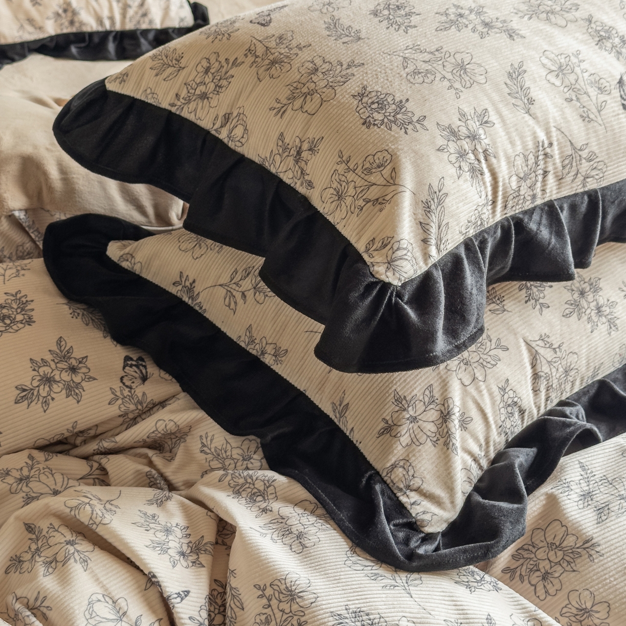 91家纺网 家纺一手货源 找家纺 启发 2025新款法式赫本风灯芯绒印花四件套 莫奈花园