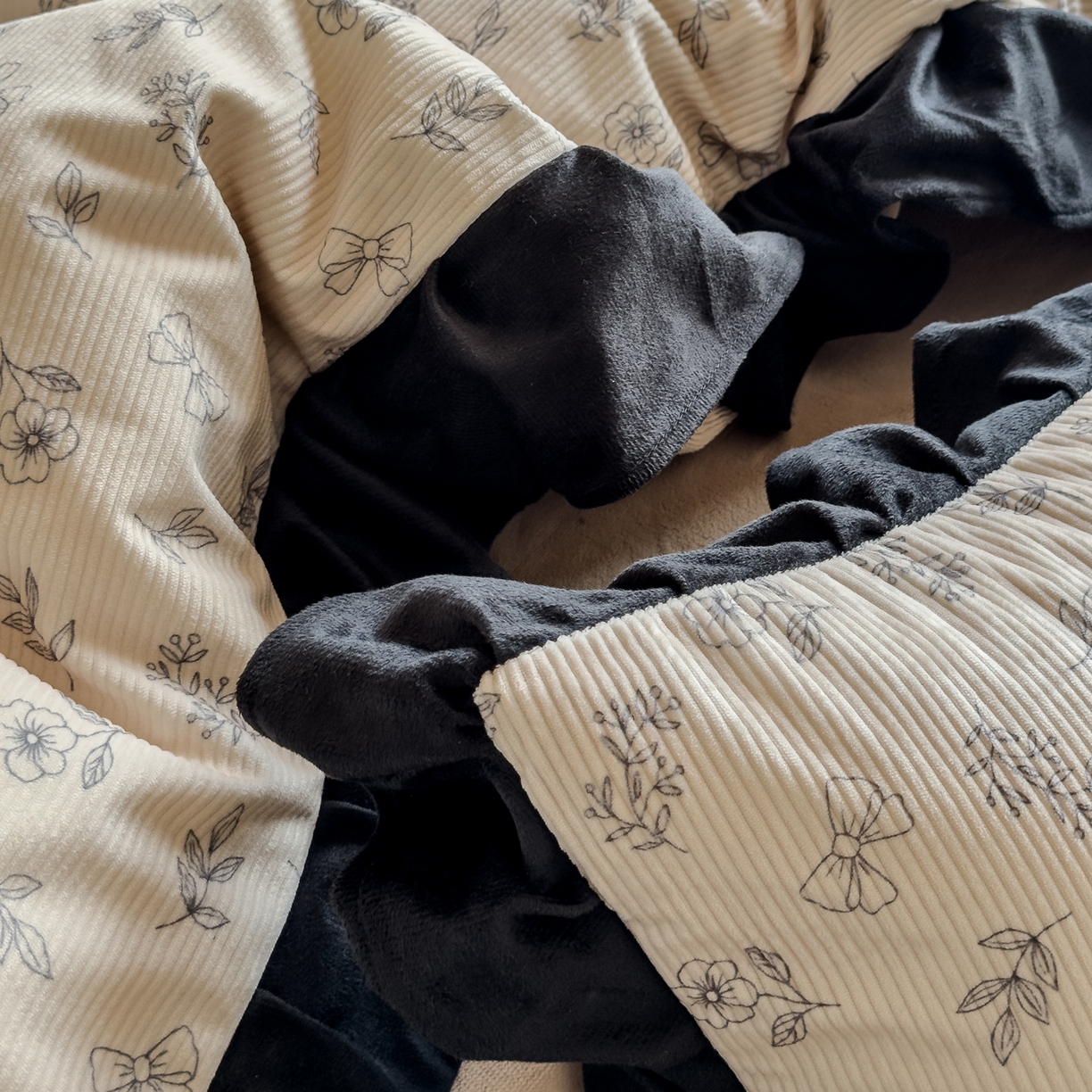 91家纺网 家纺一手货源 找家纺 启发 2025新款法式赫本风灯芯绒印花四件套 森系小花