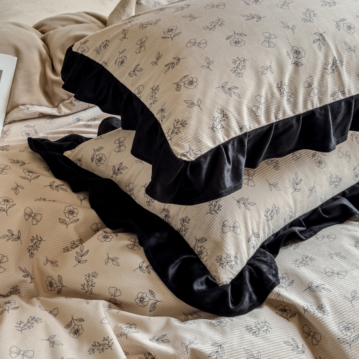 91家纺网 家纺一手货源 找家纺 启发 2025新款法式赫本风灯芯绒印花四件套 森系小花